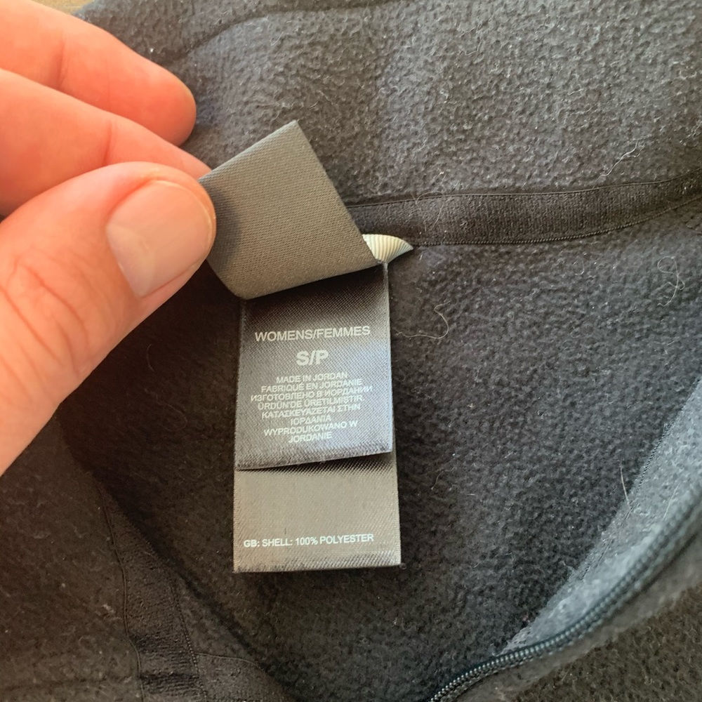 Women’s North Face 1/4 zip fleece - Picture 3 of 4